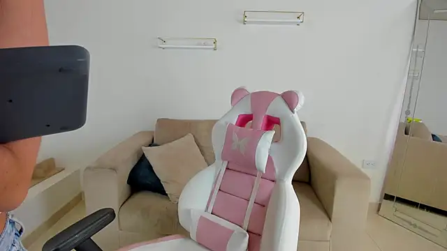 Charlotte cowell sub1  online show from 10-29-25, 08:52