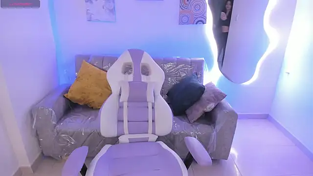 Charlotte cowell sub1  online show from 11-06-25, 06:45