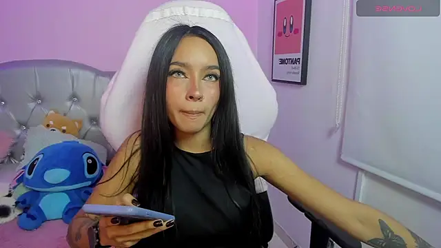 sophie ws online show from 11-18-25, 09:51