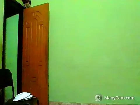 Snapshot of desi_diva chatting on 03-15-25, 04:54 desi diva online show from 03-15-25, 04:54