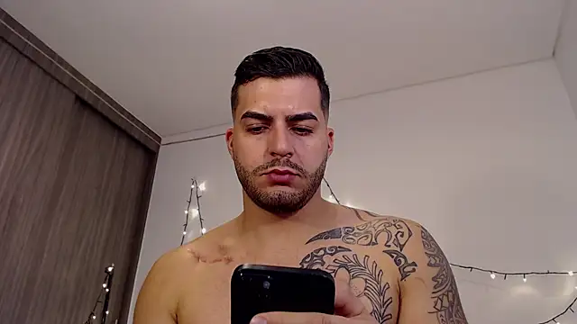 Snapshot of thomas_gun chatting on 01-17-25, 03:22 thomas gun online show from 01-17-25, 03:22