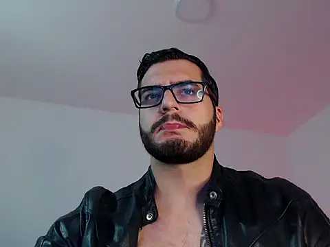 Snapshot of thomas_gun chatting on 11-05-25, 01:20 thomas gun online show from 11-05-25, 01:20