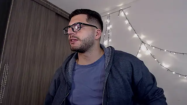 Snapshot of thomas_gun chatting on 01-07-25, 04:18 thomas gun online show from 01-07-25, 04:18