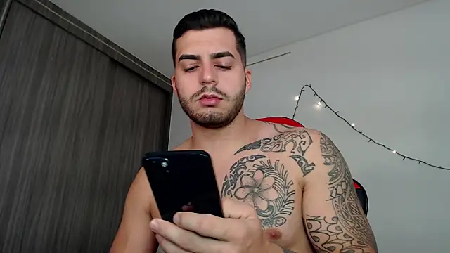 Snapshot of thomas_gun chatting on 01-30-25, 02:15 thomas gun online show from 01-30-25, 02:15