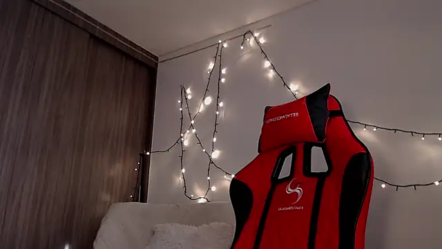 Snapshot of thomas_gun chatting on 12-21-24, 08:54 thomas gun online show from 12-21-24, 08:54