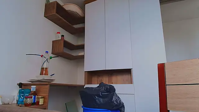 thomas gun online show from 04-11-26, 08:01