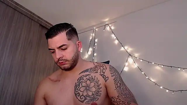 Snapshot of thomas_gun chatting on 12-23-24, 03:33 thomas gun online show from 12-23-24, 03:33