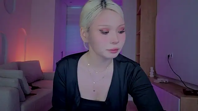 Snapshot of RileyMee chatting on 09-27-25, 12:22 RileyMee online show from 09-27-25, 12:22