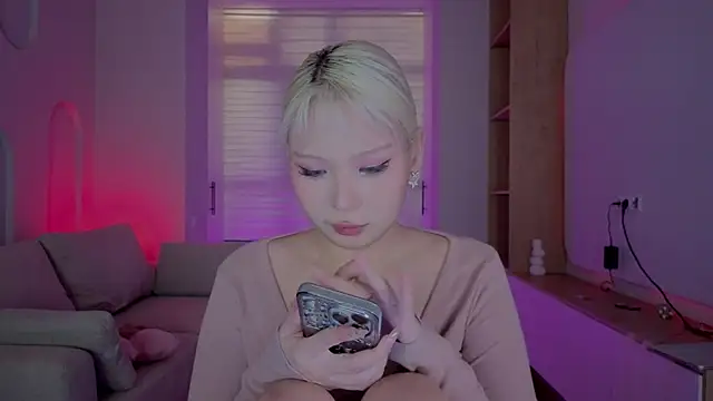 Snapshot of RileyMee chatting on 09-20-25, 01:32 RileyMee online show from 09-20-25, 01:32