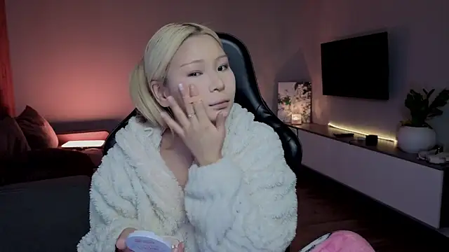 RileyMee online show from 03-12-26, 03:56