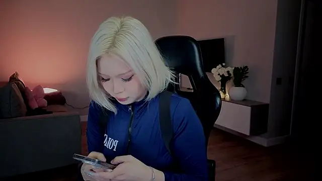 RileyMee online show from 01-10-26, 03:35