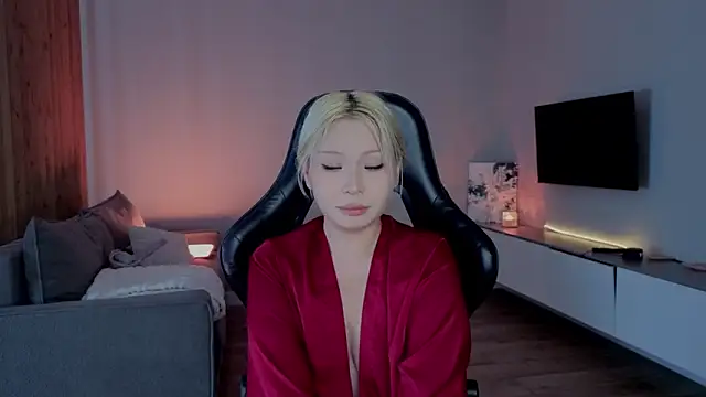 RileyMee online show from 04-07-26, 05:09