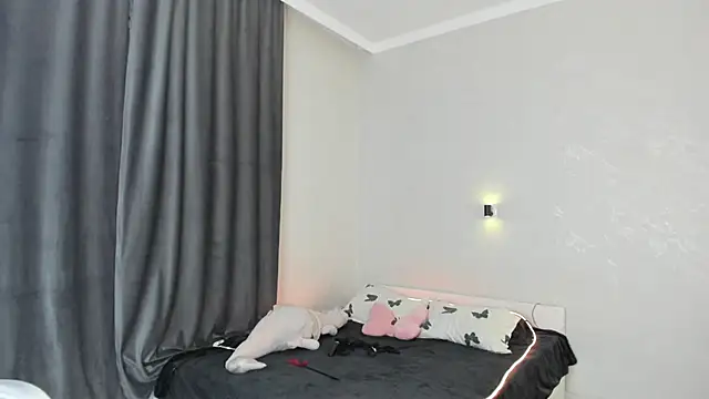 Snapshot of RileyMee chatting on 03-06-25, 12:43 RileyMee online show from 03-06-25, 12:43