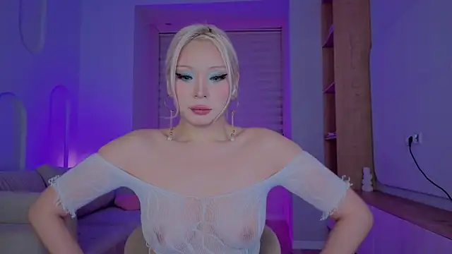 Snapshot of RileyMee chatting on 10-11-25, 12:06 RileyMee online show from 10-11-25, 12:06