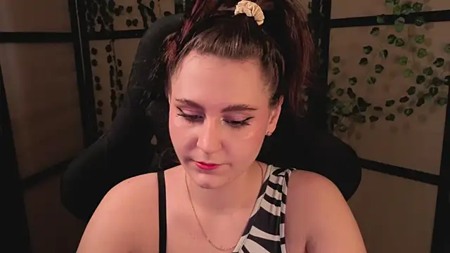 Snapshot of Diana_Flower chatting on 04-04-26, 01:06 Diana Flower online show from 04-04-26, 01:06
