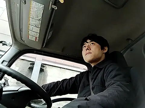 whitebriefboy online show from 03-18-26, 09:48