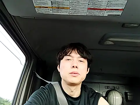Snapshot of whitebriefboy chatting on 07-31-26, 09:01 whitebriefboy online show from 07-31-26, 09:01