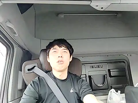 whitebriefboy online show from 04-04-26, 11:33