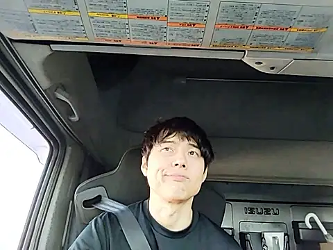 whitebriefboy online show from 04-15-26, 09:48