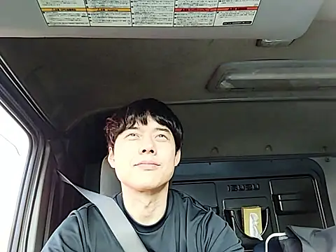 Snapshot of whitebriefboy chatting on 05-31-26, 09:59 whitebriefboy online show from 05-31-26, 09:59