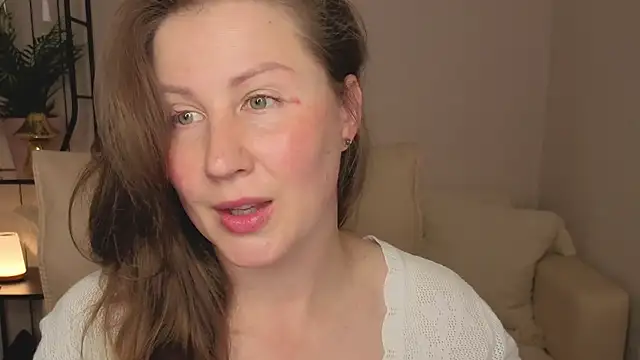 Snapshot of Helens_love chatting on 07-18-26, 01:25 Helens love online show from 07-18-26, 01:25