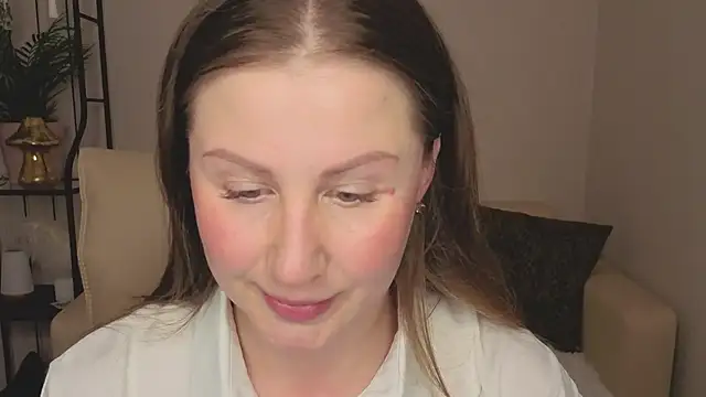 Snapshot of Helens_love chatting on 06-18-26, 03:27 Helens love online show from 06-18-26, 03:27