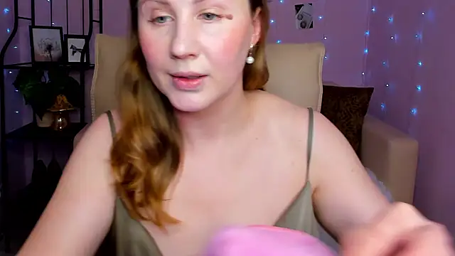 Helens love online show from 03-12-25, 02:41