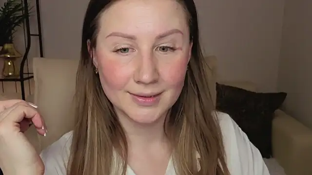 Snapshot of Helens_love chatting on 05-01-26, 01:43 Helens love online show from 05-01-26, 01:43