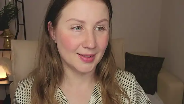 Snapshot of Helens_love chatting on 05-29-26, 01:22 Helens love online show from 05-29-26, 01:22