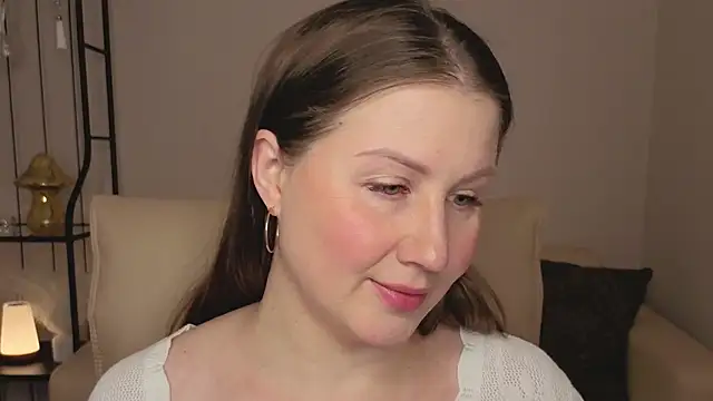 Snapshot of Helens_love chatting on 04-18-26, 01:30 Helens love online show from 04-18-26, 01:30