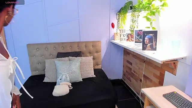 amber-hill online show from 07-18-26, 12:14