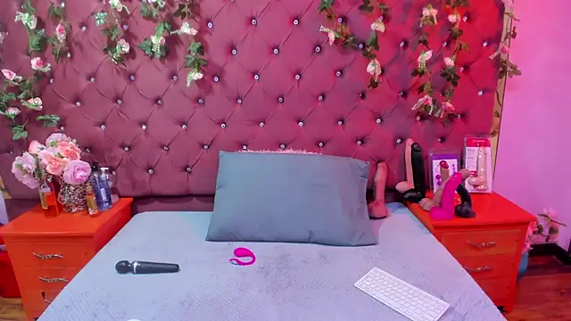 Snapshot of Mariana_Prin chatting on 10-19-25, 02:47 Mariana Prin online show from 10-19-25, 02:47