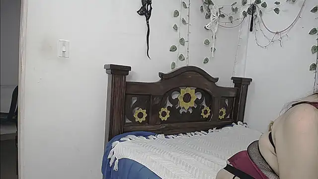 Snapshot of DominaLeona chatting on 05-25-26, 09:24 DominaLeona online show from 05-25-26, 09:24