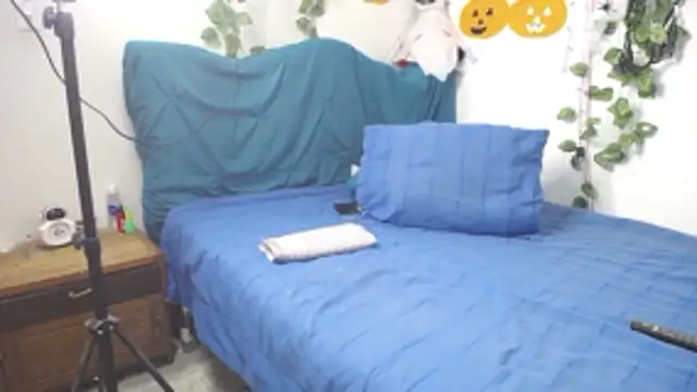 Snapshot of DominaLeona chatting on 10-31-25, 08:05 DominaLeona online show from 10-31-25, 08:05