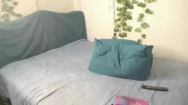 Snapshot of DominaLeona chatting on 10-18-25, 08:44 DominaLeona online show from 10-18-25, 08:44