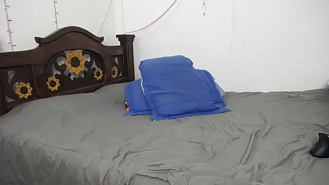 Snapshot of DominaLeona chatting on 03-09-25, 09:25 DominaLeona online show from 03-09-25, 09:25