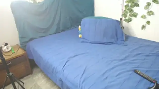 Snapshot of DominaLeona chatting on 10-19-25, 09:06 DominaLeona online show from 10-19-25, 09:06