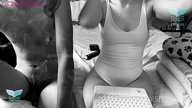 Snapshot of isissun03 chatting on 11-04-25, 03:27 isissun03 online show from 11-04-25, 03:27