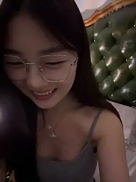 Snapshot of Sweet-Angel999 chatting on 05-14-26, 04:48 Sweet-Angel999 online show from 05-14-26, 04:48