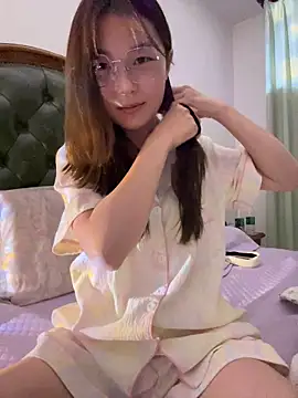 Snapshot of Sweet-Angel999 chatting on 06-08-26, 03:23 Sweet-Angel999 online show from 06-08-26, 03:23