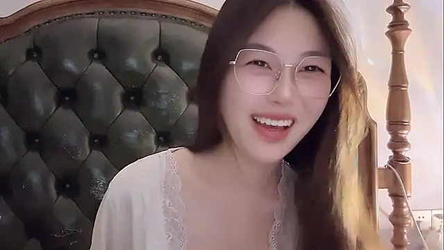 Snapshot of Sweet-Angel999 chatting on 05-08-26, 03:27 Sweet-Angel999 online show from 05-08-26, 03:27