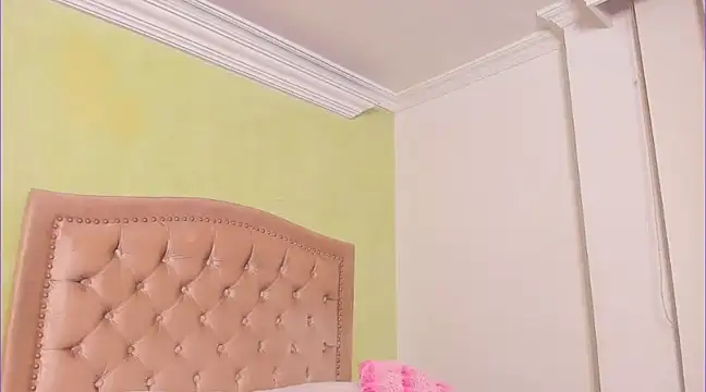 Snapshot of Luciluu20 chatting on 02-04-25, 12:29 Luciluu20 online show from 02-04-25, 12:29