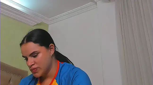 Snapshot of Luciluu20 chatting on 02-12-25, 01:19 Luciluu20 online show from 02-12-25, 01:19