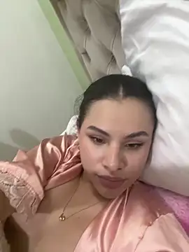 Snapshot of Luciluu20 chatting on 01-10-25, 03:39 Luciluu20 online show from 01-10-25, 03:39