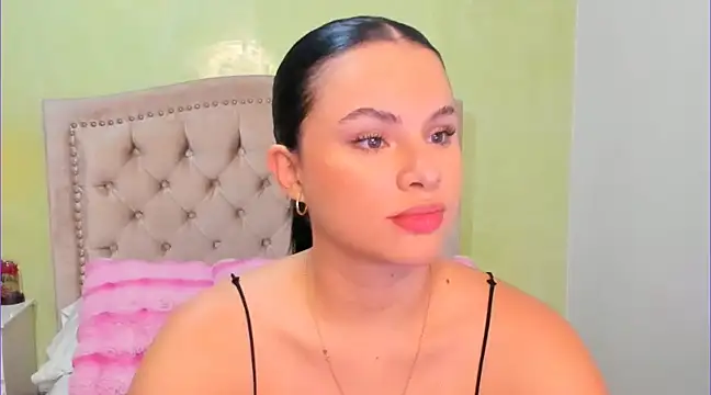 Snapshot of Luciluu20 chatting on 01-08-25, 06:09 Luciluu20 online show from 01-08-25, 06:09