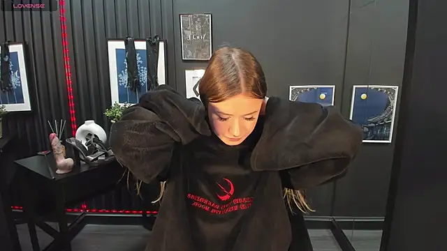 Lily Moonlight online show from 01-09-25, 07:10