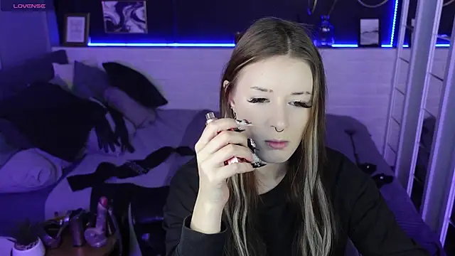 Lily Moonlight online show from 03-21-25, 07:33