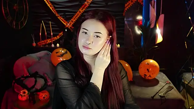 Lily Moonlight online show from 10-29-25, 07:07