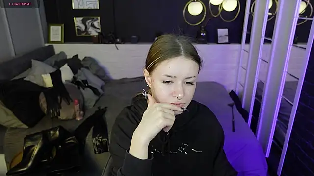 Lily Moonlight online show from 03-06-25, 07:47
