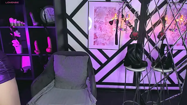 Snapshot of Lily_Moonlight chatting on 05-06-26, 02:10 Lily Moonlight online show from 05-06-26, 02:10